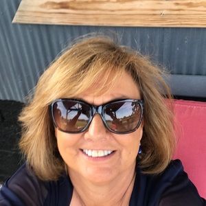 Meet your Posher, Debi